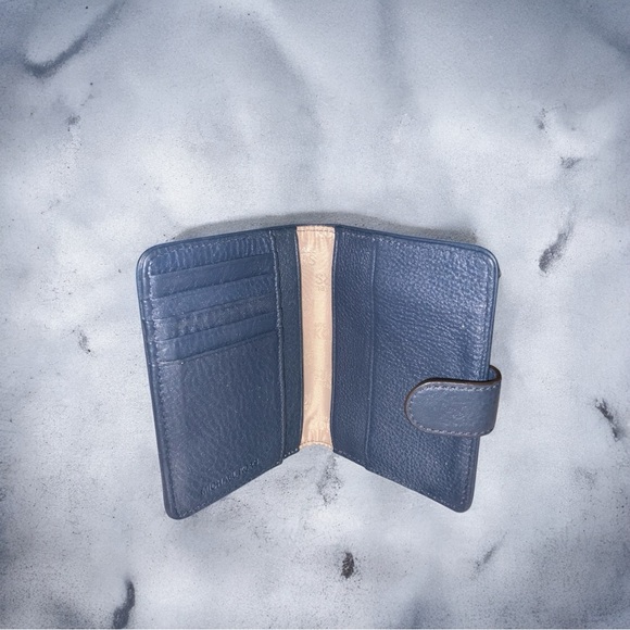 MICHAEL Michael Kors Jet Set Travel Passport Case - Picture 4 of 9